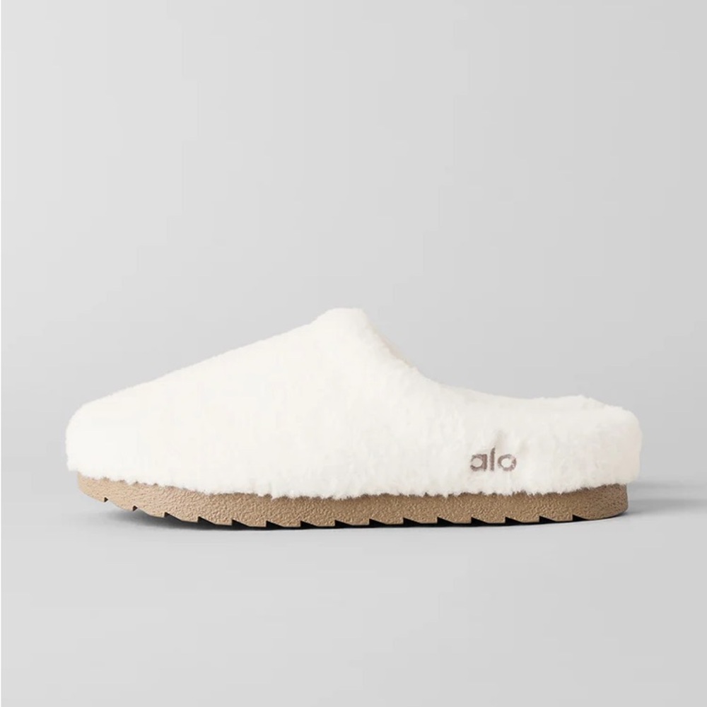Alo Memory Foam Sherpa Recovery Slipper
